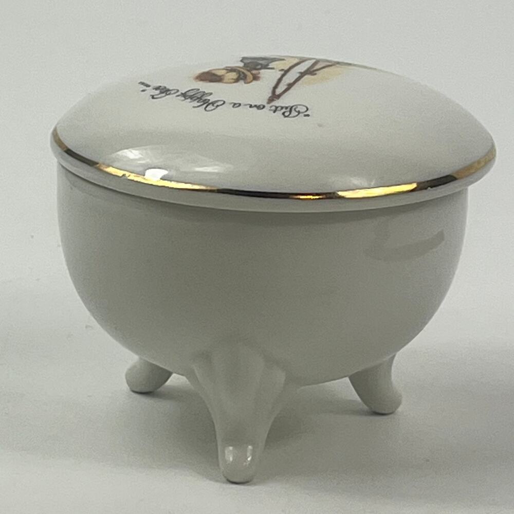 Holly Hobbie Porcelain Footed Trinket Box “Put On A Happy Face” Japan 1973 VTG - Picture 4 of 9